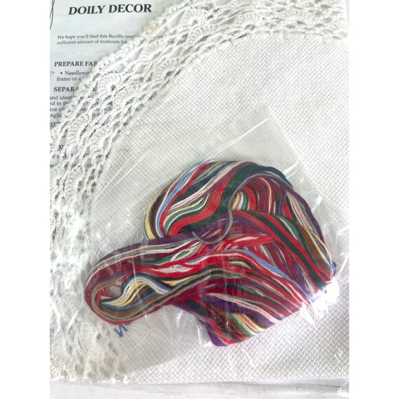 Christmas Cross Stitch Santa Vintage 1997 Needles N Hoops Doily Decor Bucilla - Picture 4 of 4